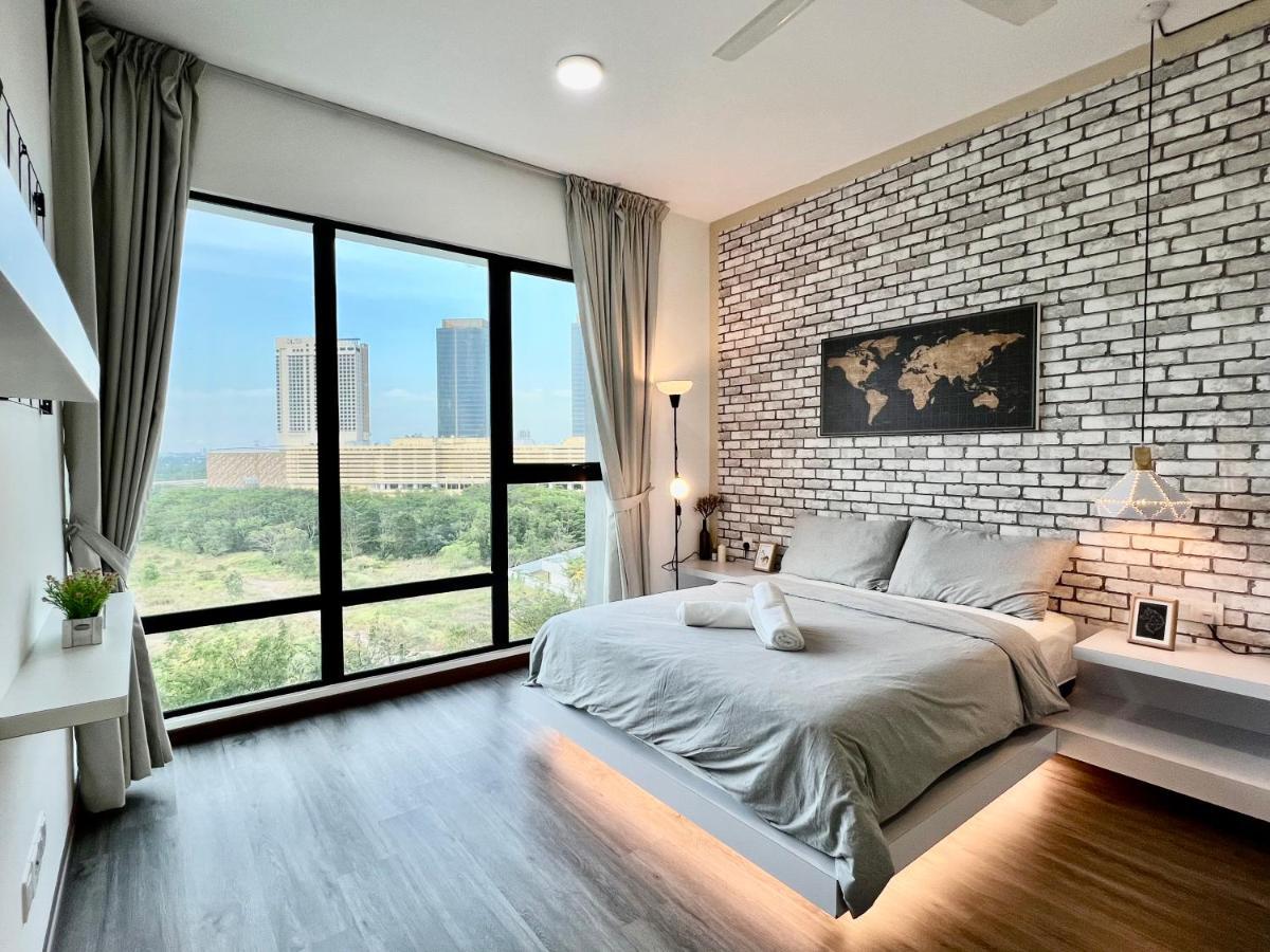 Royale Cottage Midvalley Netflix Pools 4 Pax Johor Bahru Exteriör bild