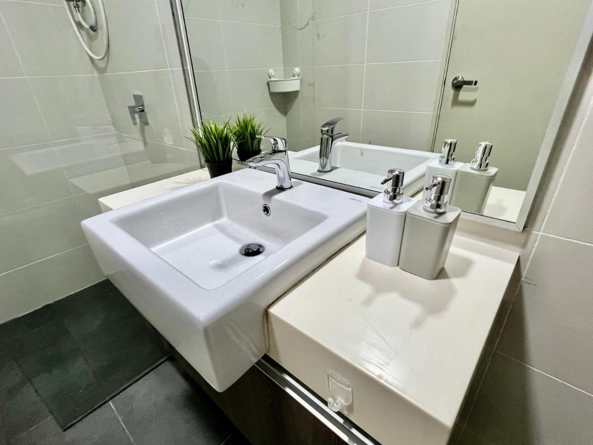 Royale Cottage Midvalley Netflix Pools 4 Pax Johor Bahru Exteriör bild