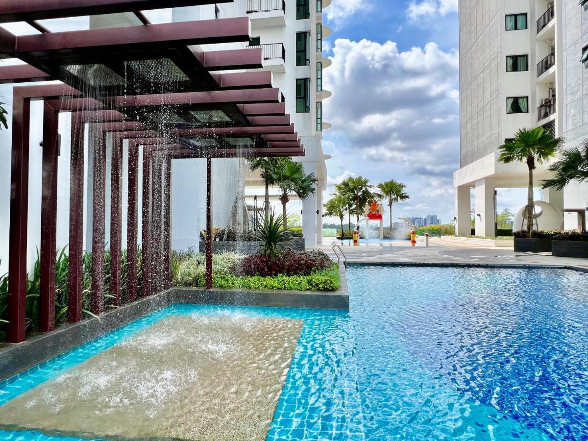 Royale Cottage Midvalley Netflix Pools 4 Pax Johor Bahru Exteriör bild