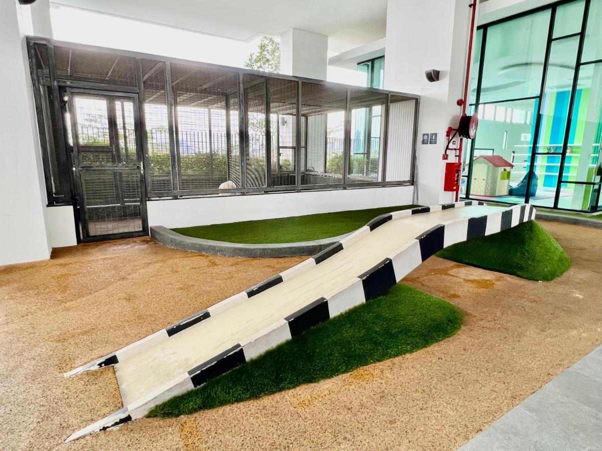 Royale Cottage Midvalley Netflix Pools 4 Pax Johor Bahru Exteriör bild