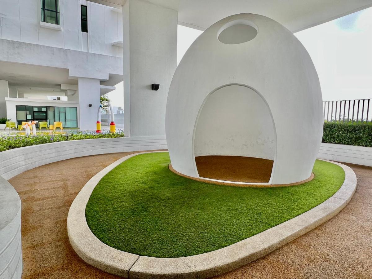 Royale Cottage Midvalley Netflix Pools 4 Pax Johor Bahru Exteriör bild