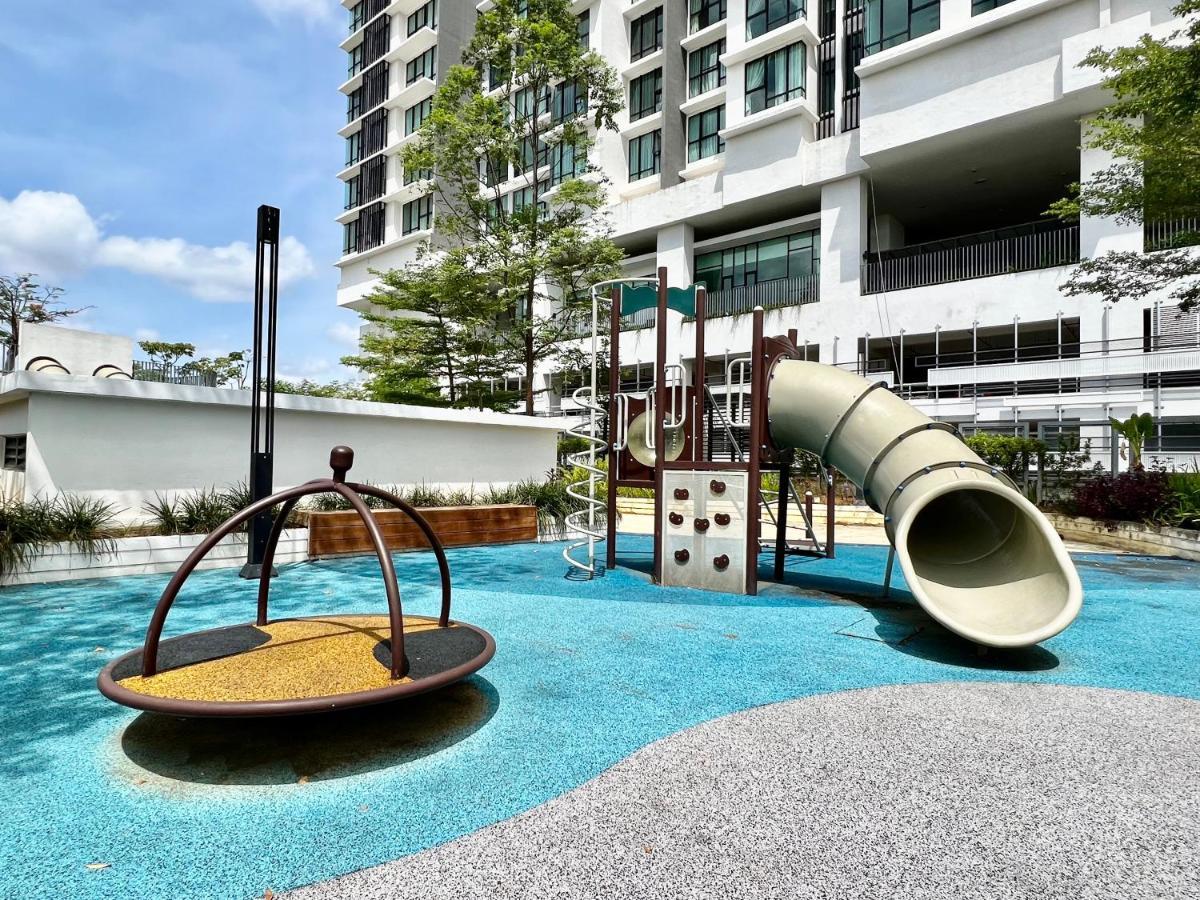 Royale Cottage Midvalley Netflix Pools 4 Pax Johor Bahru Exteriör bild