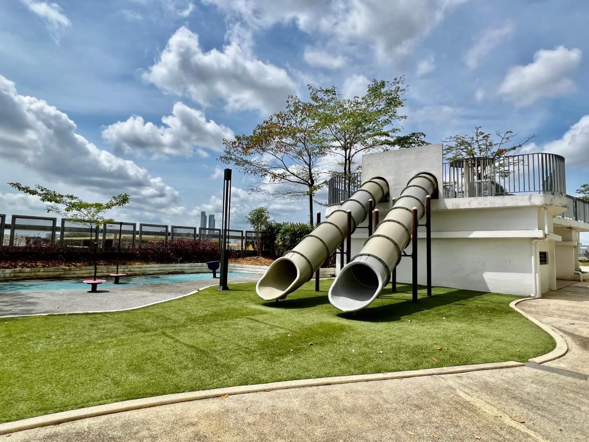 Royale Cottage Midvalley Netflix Pools 4 Pax Johor Bahru Exteriör bild